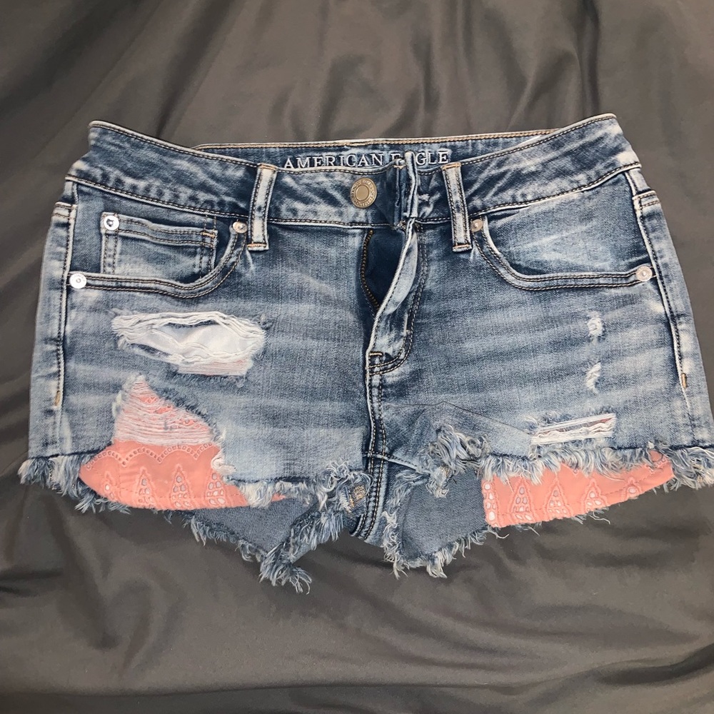American Eagle Jean shorts with pink pockets